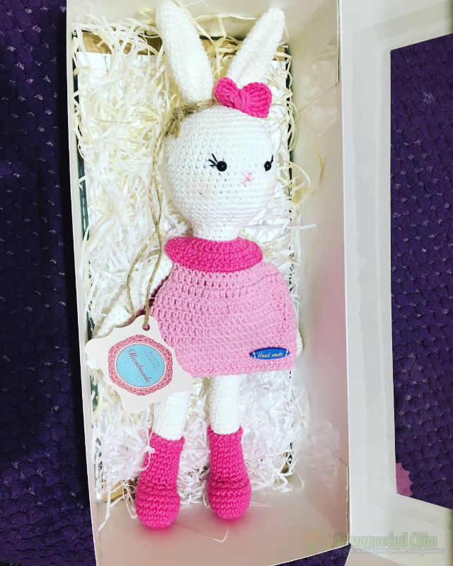 <div style=margin-left:10px><h1>Вязаная зайка амигуруми</h1><p><a href="/catalog/ukrasheniya/">Прикраси</a> » <a href="/catalog/ukrasheniya/igrushki/">Iграшки</a></p><i class="fa fa-map-marker"></i> Киевская область, Буча<br /><br /><div class="socdata"><script src="//yastatic.net/es5-shims/0.0.2/es5-shims.min.js"></script>
                                            <script src="//yastatic.net/share2/share.js"></script>
                                            <div class="ya-share2" data-services="facebook,gplus,twitter,lj,viber,whatsapp,skype" data-counter=""></div></div>