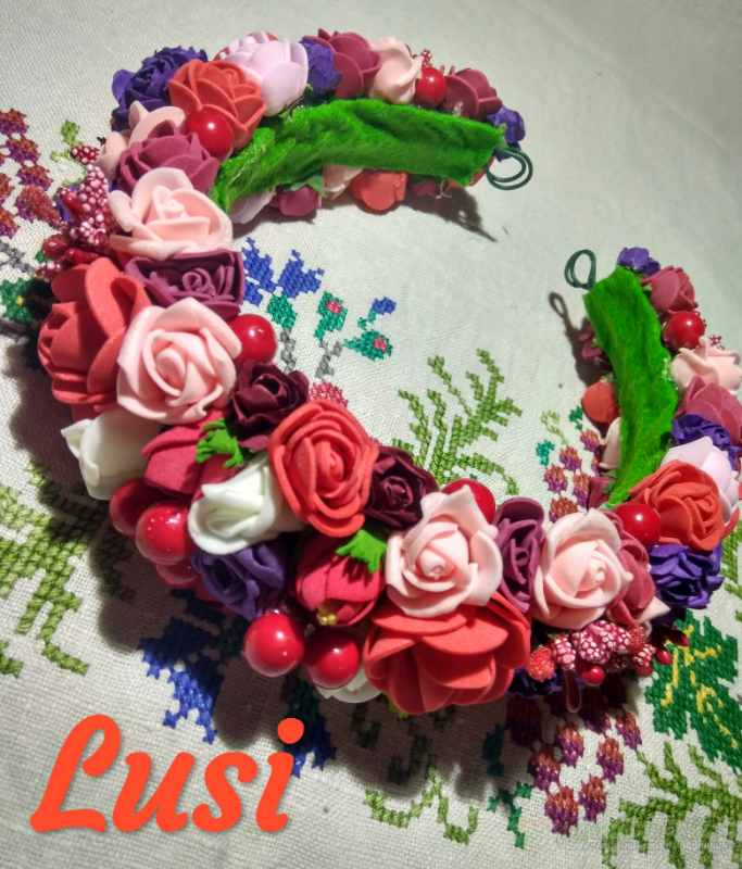 <div style=margin-left:10px><h1>Стилізовані віночки</h1><p><a href="/catalog/ukrasheniya/">Прикраси</a> » <a href="/catalog/ukrasheniya/aksessuary/">Аксесуари</a></p><i class="fa fa-map-marker"></i> Киевская область, Киев<br /><br /><div class="socdata"><script src="//yastatic.net/es5-shims/0.0.2/es5-shims.min.js"></script>
                                            <script src="//yastatic.net/share2/share.js"></script>
                                            <div class="ya-share2" data-services="facebook,gplus,twitter,lj,viber,whatsapp,skype" data-counter=""></div></div>