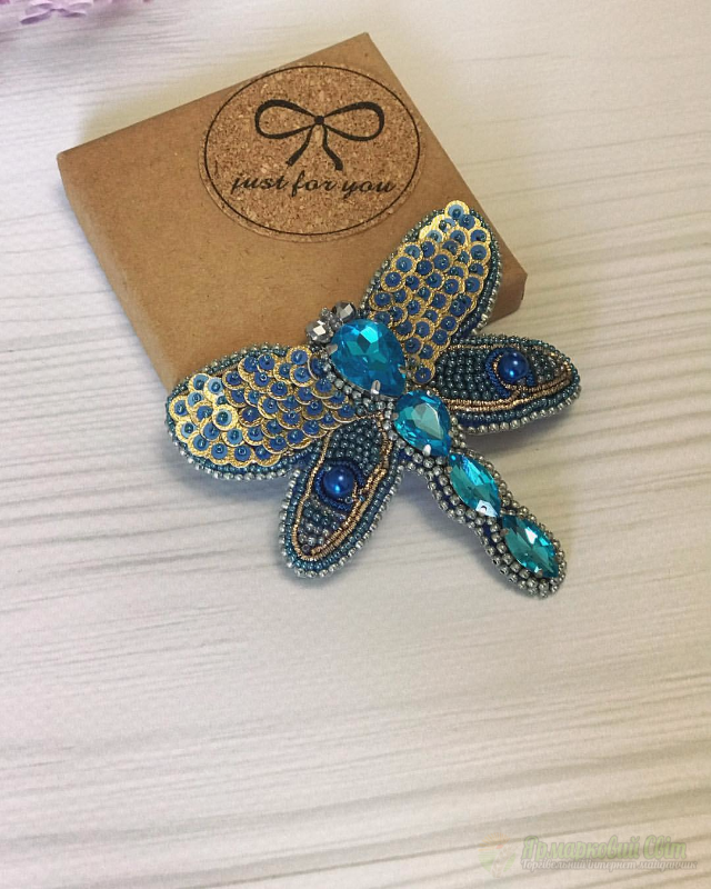 <div style=margin-left:10px><h1>Брошь стекоза</h1><p><a href="/catalog/ukrasheniya/">Прикраси</a> » <a href="/catalog/ukrasheniya/aksessuary/">Аксесуари</a></p><i class="fa fa-map-marker"></i> Киевская область, Киев<br /><br /><div class="socdata"><script src="//yastatic.net/es5-shims/0.0.2/es5-shims.min.js"></script>
                                            <script src="//yastatic.net/share2/share.js"></script>
                                            <div class="ya-share2" data-services="facebook,gplus,twitter,lj,viber,whatsapp,skype" data-counter=""></div></div>