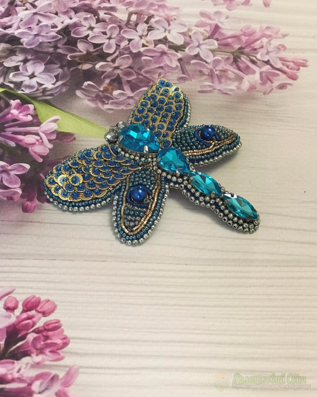 <div style=margin-left:10px><h1>Брошь стекоза</h1><p><a href="/catalog/ukrasheniya/">Прикраси</a> » <a href="/catalog/ukrasheniya/aksessuary/">Аксесуари</a></p><i class="fa fa-map-marker"></i> Киевская область, Киев<br /><br /><div class="socdata"><script src="//yastatic.net/es5-shims/0.0.2/es5-shims.min.js"></script>
                                            <script src="//yastatic.net/share2/share.js"></script>
                                            <div class="ya-share2" data-services="facebook,gplus,twitter,lj,viber,whatsapp,skype" data-counter=""></div></div>