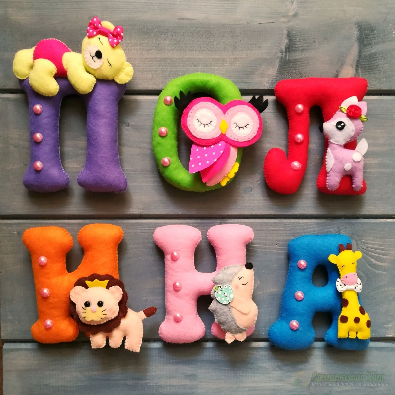 <div style=margin-left:10px><h1>Именная гирлянда </h1><p><a href="/catalog/ukrasheniya/">Прикраси</a> » <a href="/catalog/ukrasheniya/igrushki/">Iграшки</a></p><i class="fa fa-map-marker"></i> Днепропетровская область, Орджоникидзе<br /><br /><div class="socdata"><script src="//yastatic.net/es5-shims/0.0.2/es5-shims.min.js"></script>
                                            <script src="//yastatic.net/share2/share.js"></script>
                                            <div class="ya-share2" data-services="facebook,gplus,twitter,lj,viber,whatsapp,skype" data-counter=""></div></div>