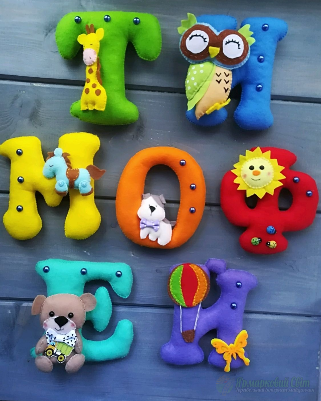 <div style=margin-left:10px><h1>Именная гирлянда </h1><p><a href="/catalog/ukrasheniya/">Прикраси</a> » <a href="/catalog/ukrasheniya/igrushki/">Iграшки</a></p><i class="fa fa-map-marker"></i> Днепропетровская область, Орджоникидзе<br /><br /><div class="socdata"><script src="//yastatic.net/es5-shims/0.0.2/es5-shims.min.js"></script>
                                            <script src="//yastatic.net/share2/share.js"></script>
                                            <div class="ya-share2" data-services="facebook,gplus,twitter,lj,viber,whatsapp,skype" data-counter=""></div></div>