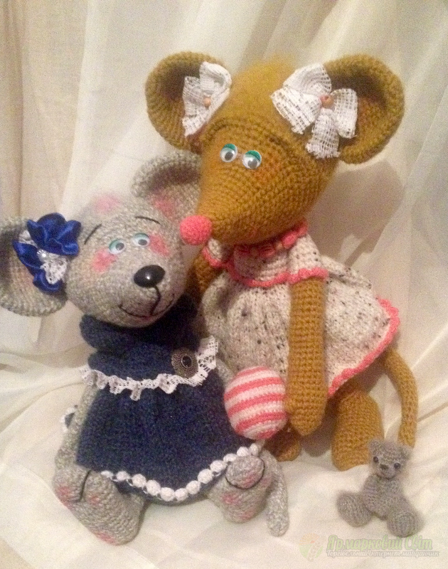 <div style=margin-left:10px><h1>Мышки парный подарок</h1><p><a href="/catalog/igrushki/">Iграшки</a> » <a href="/catalog/igrushki/myagkie/">М'які</a></p><i class="fa fa-map-marker"></i> Черкасская область, Каменка<br /><br /><div class="socdata"><script src="//yastatic.net/es5-shims/0.0.2/es5-shims.min.js"></script>
                                            <script src="//yastatic.net/share2/share.js"></script>
                                            <div class="ya-share2" data-services="facebook,gplus,twitter,lj,viber,whatsapp,skype" data-counter=""></div></div>