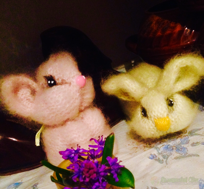 <div style=margin-left:10px><h1>Пасхальные кролики</h1><p><a href="/catalog/igrushki/">Iграшки</a> » <a href="/catalog/igrushki/myagkie/">М'які</a></p><i class="fa fa-map-marker"></i> Черкасская область, Каменка<br /><br /><div class="socdata"><script src="//yastatic.net/es5-shims/0.0.2/es5-shims.min.js"></script>
                                            <script src="//yastatic.net/share2/share.js"></script>
                                            <div class="ya-share2" data-services="facebook,gplus,twitter,lj,viber,whatsapp,skype" data-counter=""></div></div>