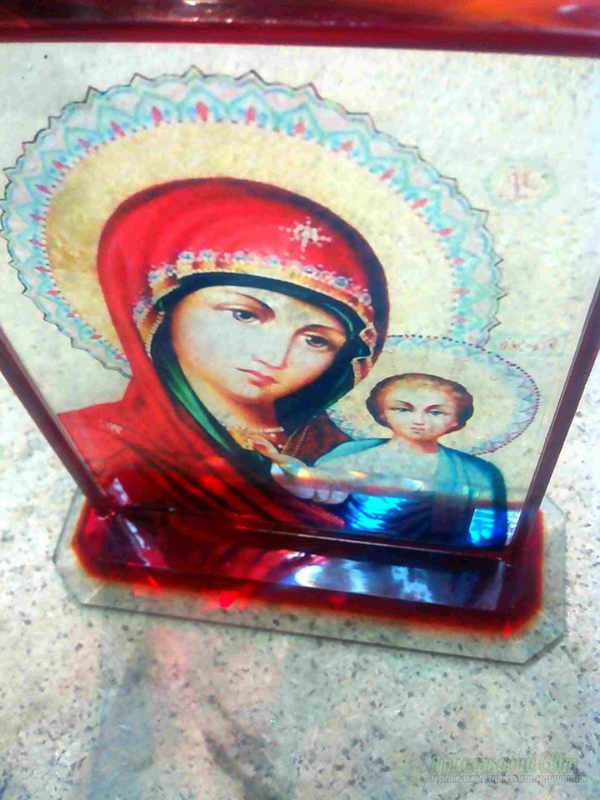 <div style=margin-left:10px><h1>Икона в кристалле</h1><p><a href="/catalog/podarki--suveniry/">Подарунки, сувеніри</a> » <a href="/catalog/podarki--suveniry/podarki/">Подарунки</a></p><i class="fa fa-map-marker"></i> Сумская область, Сумы<br /><br /><div class="socdata"><script src="//yastatic.net/es5-shims/0.0.2/es5-shims.min.js"></script>
                                            <script src="//yastatic.net/share2/share.js"></script>
                                            <div class="ya-share2" data-services="facebook,gplus,twitter,lj,viber,whatsapp,skype" data-counter=""></div></div>