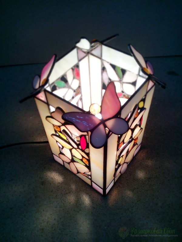 <div style=margin-left:10px><h1>Ночник "Бабочки"</h1><p><a href="/catalog/dekor/">Декор</a> » <a href="/catalog/dekor/drugoe/">Iнше</a></p><i class="fa fa-map-marker"></i> Сумская область, Сумы<br /><br /><div class="socdata"><script src="//yastatic.net/es5-shims/0.0.2/es5-shims.min.js"></script>
                                            <script src="//yastatic.net/share2/share.js"></script>
                                            <div class="ya-share2" data-services="facebook,gplus,twitter,lj,viber,whatsapp,skype" data-counter=""></div></div>