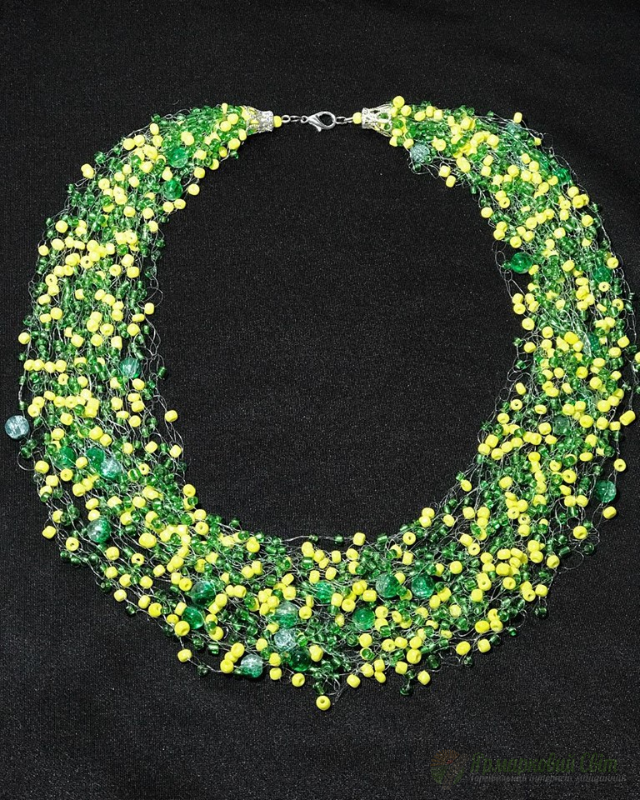 <div style=margin-left:10px><h1>Воздушные бусы «Весенний луг»</h1><p><a href="/catalog/bijuteriya/">Біжутерія</a> » <a href="/catalog/bijuteriya/kole--ojerele/">Кольє, намисто</a></p><i class="fa fa-map-marker"></i> Киевская область, Киев<br /><br /><div class="socdata"><script src="//yastatic.net/es5-shims/0.0.2/es5-shims.min.js"></script>
                                            <script src="//yastatic.net/share2/share.js"></script>
                                            <div class="ya-share2" data-services="facebook,gplus,twitter,lj,viber,whatsapp,skype" data-counter=""></div></div>