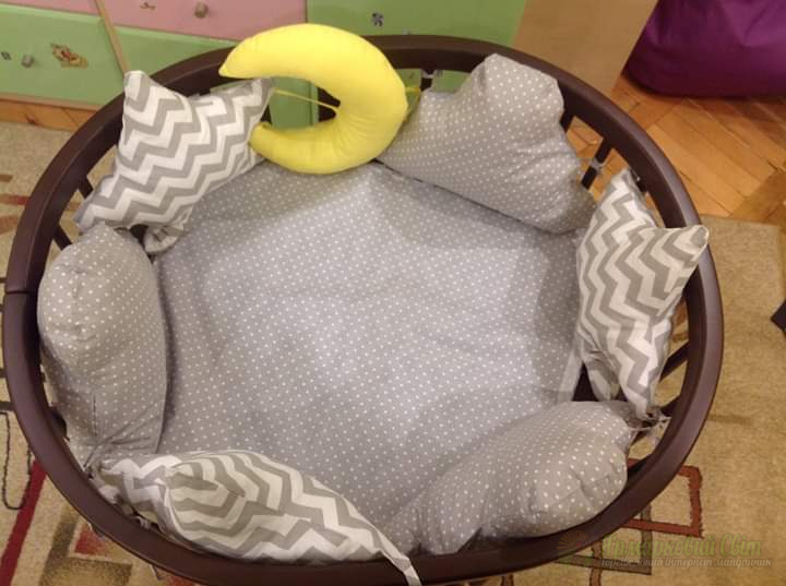 <div style=margin-left:10px><h1>Подушки-бортики в дитяче ліжко</h1><p><a href="/catalog/shite/">Шиття</a> » <a href="/catalog/shite/tekstilnye-aksessuary/">Текстильні аксесуари</a></p><i class="fa fa-map-marker"></i> Киевская область, Киев<br /><br /><div class="socdata"><script src="//yastatic.net/es5-shims/0.0.2/es5-shims.min.js"></script>
                                            <script src="//yastatic.net/share2/share.js"></script>
                                            <div class="ya-share2" data-services="facebook,gplus,twitter,lj,viber,whatsapp,skype" data-counter=""></div></div>