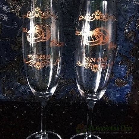 <div style=margin-left:10px><h1>Бокалы свадебные</h1><p><a href="/catalog/kartiny/">Картини</a> » <a href="/catalog/kartiny/na-stekle/">На склі</a></p><i class="fa fa-map-marker"></i> Полтавская область, Полтава<br /><br /><div class="socdata"><script src="//yastatic.net/es5-shims/0.0.2/es5-shims.min.js"></script>
                                            <script src="//yastatic.net/share2/share.js"></script>
                                            <div class="ya-share2" data-services="facebook,gplus,twitter,lj,viber,whatsapp,skype" data-counter=""></div></div>