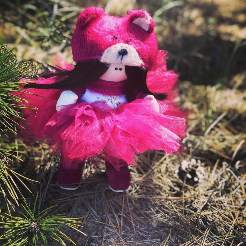 <div style=margin-left:10px><h1>Интерьерная кукла</h1><p><a href="/catalog/igrushki/">Iграшки</a> » <a href="/catalog/igrushki/kukly/">Кукли</a></p><i class="fa fa-map-marker"></i> Херсонская область, Херсон<br /><br /><div class="socdata"><script src="//yastatic.net/es5-shims/0.0.2/es5-shims.min.js"></script>
                                            <script src="//yastatic.net/share2/share.js"></script>
                                            <div class="ya-share2" data-services="facebook,gplus,twitter,lj,viber,whatsapp,skype" data-counter=""></div></div>