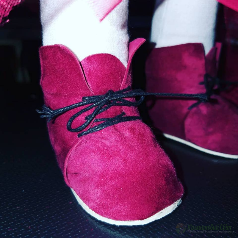 <div style=margin-left:10px><h1>Интерьерная кукла</h1><p><a href="/catalog/igrushki/">Iграшки</a> » <a href="/catalog/igrushki/kukly/">Кукли</a></p><i class="fa fa-map-marker"></i> Херсонская область, Херсон<br /><br /><div class="socdata"><script src="//yastatic.net/es5-shims/0.0.2/es5-shims.min.js"></script>
                                            <script src="//yastatic.net/share2/share.js"></script>
                                            <div class="ya-share2" data-services="facebook,gplus,twitter,lj,viber,whatsapp,skype" data-counter=""></div></div>