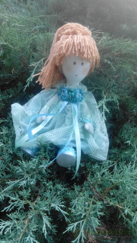 <div style=margin-left:10px><h1>Интерьерная  текстильная кукла</h1><p><a href="/catalog/igrushki/">Iграшки</a> » <a href="/catalog/igrushki/kukly/">Кукли</a></p><i class="fa fa-map-marker"></i> Запорожская область, Запорожье<br /><br /><div class="socdata"><script src="//yastatic.net/es5-shims/0.0.2/es5-shims.min.js"></script>
                                            <script src="//yastatic.net/share2/share.js"></script>
                                            <div class="ya-share2" data-services="facebook,gplus,twitter,lj,viber,whatsapp,skype" data-counter=""></div></div>