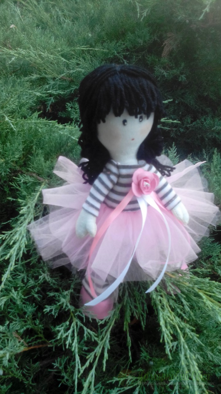 <div style=margin-left:10px><h1>Интерьерная  текстильная кукла</h1><p><a href="/catalog/igrushki/">Iграшки</a> » <a href="/catalog/igrushki/kukly/">Кукли</a></p><i class="fa fa-map-marker"></i> Запорожская область, Запорожье<br /><br /><div class="socdata"><script src="//yastatic.net/es5-shims/0.0.2/es5-shims.min.js"></script>
                                            <script src="//yastatic.net/share2/share.js"></script>
                                            <div class="ya-share2" data-services="facebook,gplus,twitter,lj,viber,whatsapp,skype" data-counter=""></div></div>