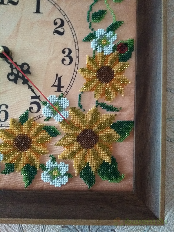 <div style=margin-left:10px><h1>Часы</h1><p><a href="/catalog/kartiny/">Картини</a> » <a href="/catalog/kartiny/vyshitye/">Вишиті</a></p><i class="fa fa-map-marker"></i> Донецкая область, Черкасское<br /><br /><div class="socdata"><script src="//yastatic.net/es5-shims/0.0.2/es5-shims.min.js"></script>
                                            <script src="//yastatic.net/share2/share.js"></script>
                                            <div class="ya-share2" data-services="facebook,gplus,twitter,lj,viber,whatsapp,skype" data-counter=""></div></div>