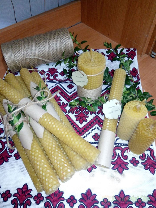 <div style=margin-left:10px><h1>медові свічки з вощини</h1><p><a href="/catalog/dekor/">Декор</a> » <a href="/catalog/dekor/svechi/">Свічки</a></p><i class="fa fa-map-marker"></i> Хмельницкая область, Красилов<br /><br /><div class="socdata"><script src="//yastatic.net/es5-shims/0.0.2/es5-shims.min.js"></script>
                                            <script src="//yastatic.net/share2/share.js"></script>
                                            <div class="ya-share2" data-services="facebook,gplus,twitter,lj,viber,whatsapp,skype" data-counter=""></div></div>