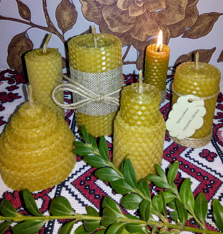 <div style=margin-left:10px><h1>медові свічки з вощини</h1><p><a href="/catalog/dekor/">Декор</a> » <a href="/catalog/dekor/svechi/">Свічки</a></p><i class="fa fa-map-marker"></i> Хмельницкая область, Красилов<br /><br /><div class="socdata"><script src="//yastatic.net/es5-shims/0.0.2/es5-shims.min.js"></script>
                                            <script src="//yastatic.net/share2/share.js"></script>
                                            <div class="ya-share2" data-services="facebook,gplus,twitter,lj,viber,whatsapp,skype" data-counter=""></div></div>