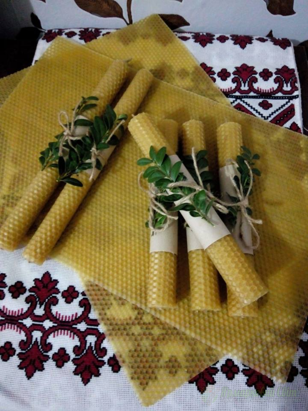 <div style=margin-left:10px><h1>медові свічки з вощини</h1><p><a href="/catalog/dekor/">Декор</a> » <a href="/catalog/dekor/svechi/">Свічки</a></p><i class="fa fa-map-marker"></i> Хмельницкая область, Красилов<br /><br /><div class="socdata"><script src="//yastatic.net/es5-shims/0.0.2/es5-shims.min.js"></script>
                                            <script src="//yastatic.net/share2/share.js"></script>
                                            <div class="ya-share2" data-services="facebook,gplus,twitter,lj,viber,whatsapp,skype" data-counter=""></div></div>