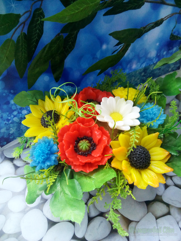 <div style=margin-left:10px><h1>Букет из мыла "Полевые цветы"</h1><p><a href="/catalog/ukrasheniya/">Прикраси</a> » <a href="/catalog/ukrasheniya/podarki/">Подарунки</a></p><i class="fa fa-map-marker"></i> Запорожская область, Запорожье<br /><br /><div class="socdata"><script src="//yastatic.net/es5-shims/0.0.2/es5-shims.min.js"></script>
                                            <script src="//yastatic.net/share2/share.js"></script>
                                            <div class="ya-share2" data-services="facebook,gplus,twitter,lj,viber,whatsapp,skype" data-counter=""></div></div>