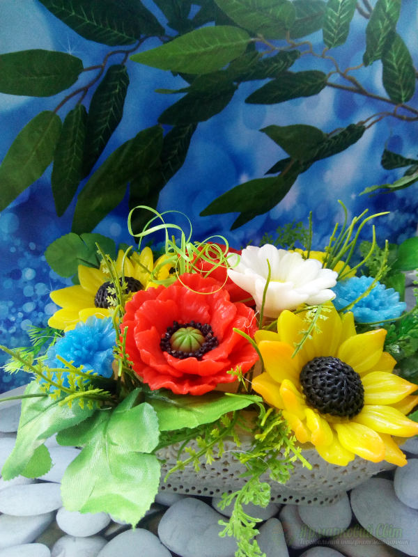 <div style=margin-left:10px><h1>Букет из мыла "Полевые цветы"</h1><p><a href="/catalog/ukrasheniya/">Прикраси</a> » <a href="/catalog/ukrasheniya/podarki/">Подарунки</a></p><i class="fa fa-map-marker"></i> Запорожская область, Запорожье<br /><br /><div class="socdata"><script src="//yastatic.net/es5-shims/0.0.2/es5-shims.min.js"></script>
                                            <script src="//yastatic.net/share2/share.js"></script>
                                            <div class="ya-share2" data-services="facebook,gplus,twitter,lj,viber,whatsapp,skype" data-counter=""></div></div>