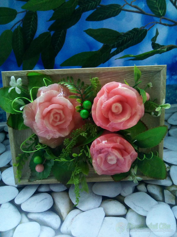 <div style=margin-left:10px><h1>Букет из мыла "Картина с цветами"</h1><p><a href="/catalog/podarki--suveniry/">Подарунки, сувеніри</a> » <a href="/catalog/podarki--suveniry/mylo/">Мило</a></p><i class="fa fa-map-marker"></i> Запорожская область, Запорожье<br /><br /><div class="socdata"><script src="//yastatic.net/es5-shims/0.0.2/es5-shims.min.js"></script>
                                            <script src="//yastatic.net/share2/share.js"></script>
                                            <div class="ya-share2" data-services="facebook,gplus,twitter,lj,viber,whatsapp,skype" data-counter=""></div></div>