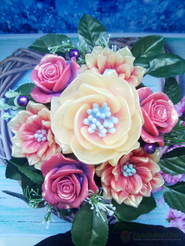 <div style=margin-left:10px><h1>Букет из мыла "Таинственный"</h1><p><a href="/catalog/podarki--suveniry/">Подарунки, сувеніри</a> » <a href="/catalog/podarki--suveniry/mylo/">Мило</a></p><i class="fa fa-map-marker"></i> Запорожская область, Запорожье<br /><br /><div class="socdata"><script src="//yastatic.net/es5-shims/0.0.2/es5-shims.min.js"></script>
                                            <script src="//yastatic.net/share2/share.js"></script>
                                            <div class="ya-share2" data-services="facebook,gplus,twitter,lj,viber,whatsapp,skype" data-counter=""></div></div>