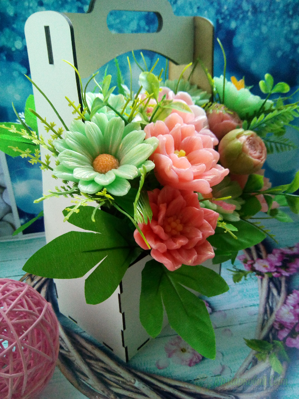 <div style=margin-left:10px><h1>Букет из мыла "Мечта"</h1><p><a href="/catalog/podarki--suveniry/">Подарунки, сувеніри</a> » <a href="/catalog/podarki--suveniry/podarki/">Подарунки</a></p><i class="fa fa-map-marker"></i> Запорожская область, Запорожье<br /><br /><div class="socdata"><script src="//yastatic.net/es5-shims/0.0.2/es5-shims.min.js"></script>
                                            <script src="//yastatic.net/share2/share.js"></script>
                                            <div class="ya-share2" data-services="facebook,gplus,twitter,lj,viber,whatsapp,skype" data-counter=""></div></div>