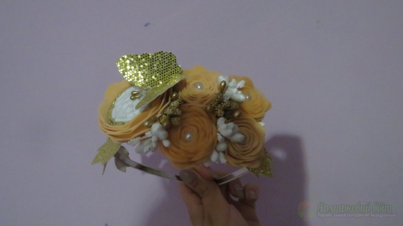 <div style=margin-left:10px><h1>Ободок</h1><p><a href="/catalog/ukrasheniya/">Прикраси</a> » <a href="/catalog/ukrasheniya/aksessuary/">Аксесуари</a></p><i class="fa fa-map-marker"></i> Закарпатская область, Виноградов<br /><br /><div class="socdata"><script src="//yastatic.net/es5-shims/0.0.2/es5-shims.min.js"></script>
                                            <script src="//yastatic.net/share2/share.js"></script>
                                            <div class="ya-share2" data-services="facebook,gplus,twitter,lj,viber,whatsapp,skype" data-counter=""></div></div>