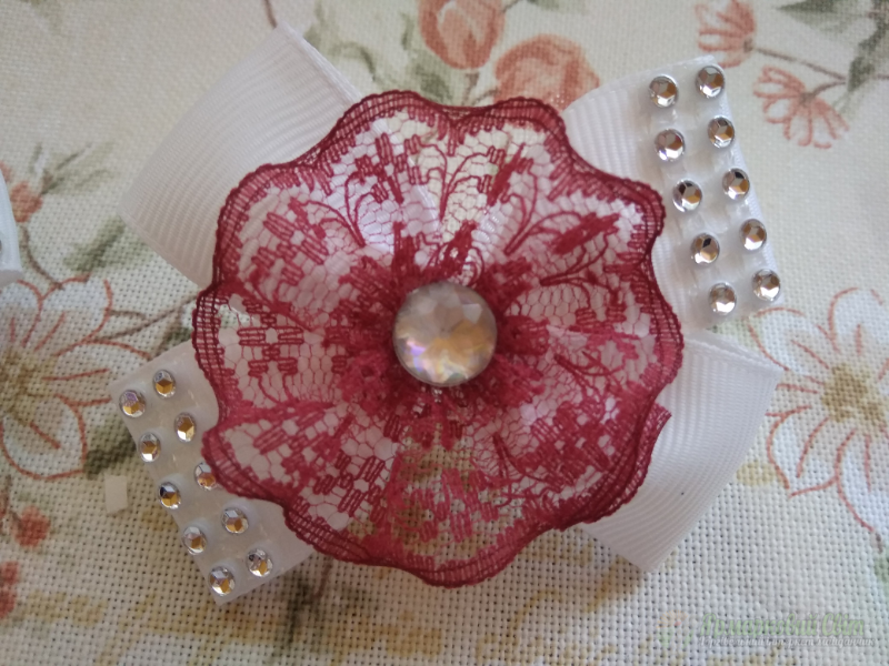 <div style=margin-left:10px><h1>Резинки </h1><p><a href="/catalog/ukrasheniya/">Прикраси</a> » <a href="/catalog/ukrasheniya/aksessuary/">Аксесуари</a></p><i class="fa fa-map-marker"></i> Закарпатская область, Андреевка<br /><br /><div class="socdata"><script src="//yastatic.net/es5-shims/0.0.2/es5-shims.min.js"></script>
                                            <script src="//yastatic.net/share2/share.js"></script>
                                            <div class="ya-share2" data-services="facebook,gplus,twitter,lj,viber,whatsapp,skype" data-counter=""></div></div>