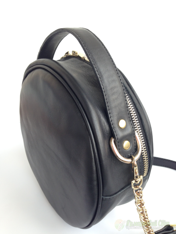 <div style=margin-left:10px><h1>Жіноча сумочка "Чарівні візерунки"</h1><p><a href="/catalog/ukrasheniya/">Прикраси</a> » <a href="/catalog/ukrasheniya/aksessuary/">Аксесуари</a></p><i class="fa fa-map-marker"></i> Житомирская область, Житомир<br /><br /><div class="socdata"><script src="//yastatic.net/es5-shims/0.0.2/es5-shims.min.js"></script>
                                            <script src="//yastatic.net/share2/share.js"></script>
                                            <div class="ya-share2" data-services="facebook,gplus,twitter,lj,viber,whatsapp,skype" data-counter=""></div></div>