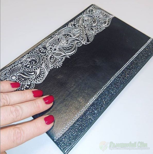 <div style=margin-left:10px><h1>Подарунок для дорогої людини</h1><p><a href="/catalog/dekor/">Декор</a> » <a href="/catalog/dekor/posuda/">Посуд</a></p><i class="fa fa-map-marker"></i> Киевская область, Киев<br /><br /><div class="socdata"><script src="//yastatic.net/es5-shims/0.0.2/es5-shims.min.js"></script>
                                            <script src="//yastatic.net/share2/share.js"></script>
                                            <div class="ya-share2" data-services="facebook,gplus,twitter,lj,viber,whatsapp,skype" data-counter=""></div></div>