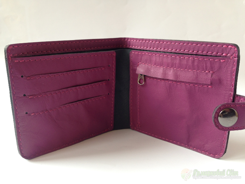 <div style=margin-left:10px><h1>Жіночий гаманець "Трояндовий"</h1><p><a href="/catalog/kartiny/">Картини</a> » <a href="/catalog/kartiny/vyshitye/">Вишиті</a></p><i class="fa fa-map-marker"></i> Житомирская область, Житомир<br /><br /><div class="socdata"><script src="//yastatic.net/es5-shims/0.0.2/es5-shims.min.js"></script>
                                            <script src="//yastatic.net/share2/share.js"></script>
                                            <div class="ya-share2" data-services="facebook,gplus,twitter,lj,viber,whatsapp,skype" data-counter=""></div></div>