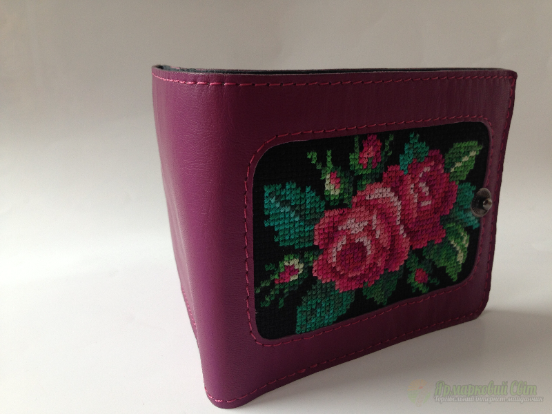 <div style=margin-left:10px><h1>Жіночий гаманець "Трояндовий"</h1><p><a href="/catalog/kartiny/">Картини</a> » <a href="/catalog/kartiny/vyshitye/">Вишиті</a></p><i class="fa fa-map-marker"></i> Житомирская область, Житомир<br /><br /><div class="socdata"><script src="//yastatic.net/es5-shims/0.0.2/es5-shims.min.js"></script>
                                            <script src="//yastatic.net/share2/share.js"></script>
                                            <div class="ya-share2" data-services="facebook,gplus,twitter,lj,viber,whatsapp,skype" data-counter=""></div></div>