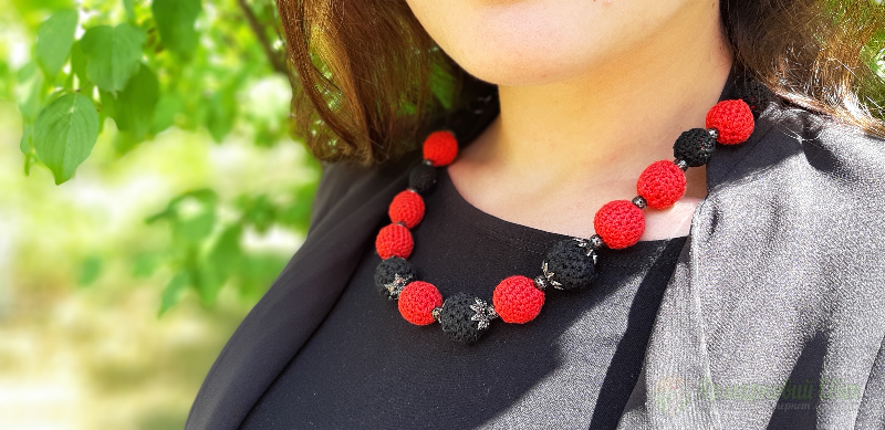 <div style=margin-left:10px><h1>Намисто "Червоне та чорне"</h1><p><a href="/catalog/bijuteriya/">Біжутерія</a> » <a href="/catalog/bijuteriya/kole--ojerele/">Кольє, намисто</a></p><i class="fa fa-map-marker"></i> Киевская область, Киев<br /><br /><div class="socdata"><script src="//yastatic.net/es5-shims/0.0.2/es5-shims.min.js"></script>
                                            <script src="//yastatic.net/share2/share.js"></script>
                                            <div class="ya-share2" data-services="facebook,gplus,twitter,lj,viber,whatsapp,skype" data-counter=""></div></div>