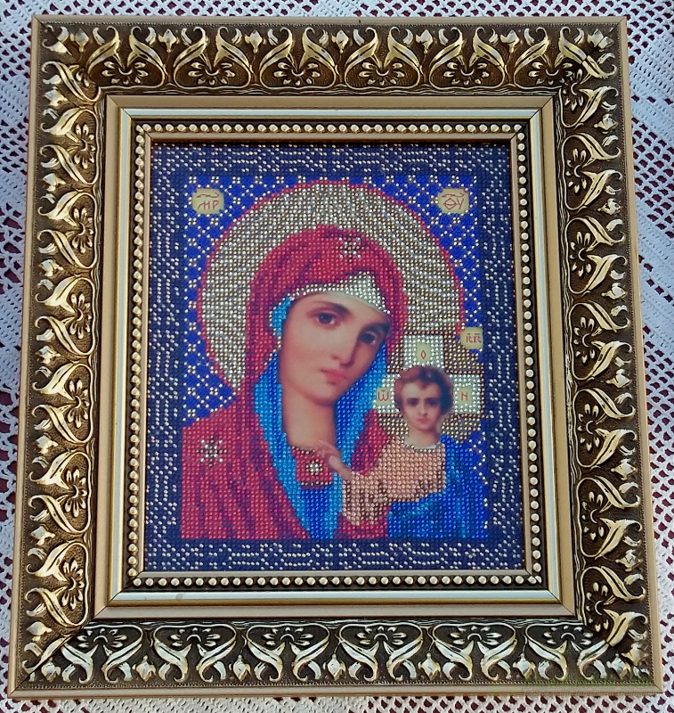 <div style=margin-left:10px><h1>Венчальная пара - Икона Пресвятой Богородицы "Казанская" и Иисус Христос (Вседержитель)</h1><p><a href="/catalog/kartiny/">Картини</a> » <a href="/catalog/kartiny/vyshitye/">Вишиті</a></p><i class="fa fa-map-marker"></i> Полтавская область, Кобеляки<br /><br /><div class="socdata"><script src="//yastatic.net/es5-shims/0.0.2/es5-shims.min.js"></script>
                                            <script src="//yastatic.net/share2/share.js"></script>
                                            <div class="ya-share2" data-services="facebook,gplus,twitter,lj,viber,whatsapp,skype" data-counter=""></div></div>