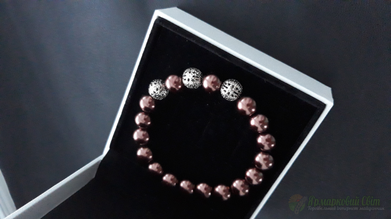 <div style=margin-left:10px><h1>Браслет</h1><p><a href="/catalog/yvelirnue_izdeliya/">Ювелірні вироби
</a> » <a href="/catalog/yvelirnue_izdeliya/braslety/">Браслети</a></p><i class="fa fa-map-marker"></i> Волынская область, Луцк<br /><br /><div class="socdata"><script src="//yastatic.net/es5-shims/0.0.2/es5-shims.min.js"></script>
                                            <script src="//yastatic.net/share2/share.js"></script>
                                            <div class="ya-share2" data-services="facebook,gplus,twitter,lj,viber,whatsapp,skype" data-counter=""></div></div>