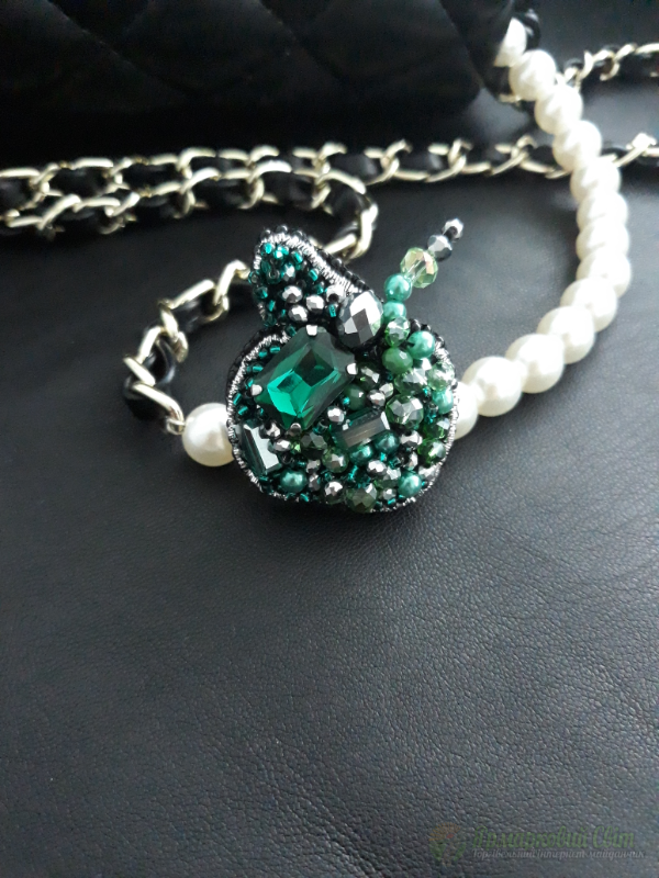 <div style=margin-left:10px><h1>Брошка</h1><p><a href="/catalog/bijuteriya/">Біжутерія</a> » <a href="/catalog/bijuteriya/drugaya-bijuteriya/">Iнша біжутерія</a></p><i class="fa fa-map-marker"></i> Волынская область, Луцк<br /><br /><div class="socdata"><script src="//yastatic.net/es5-shims/0.0.2/es5-shims.min.js"></script>
                                            <script src="//yastatic.net/share2/share.js"></script>
                                            <div class="ya-share2" data-services="facebook,gplus,twitter,lj,viber,whatsapp,skype" data-counter=""></div></div>