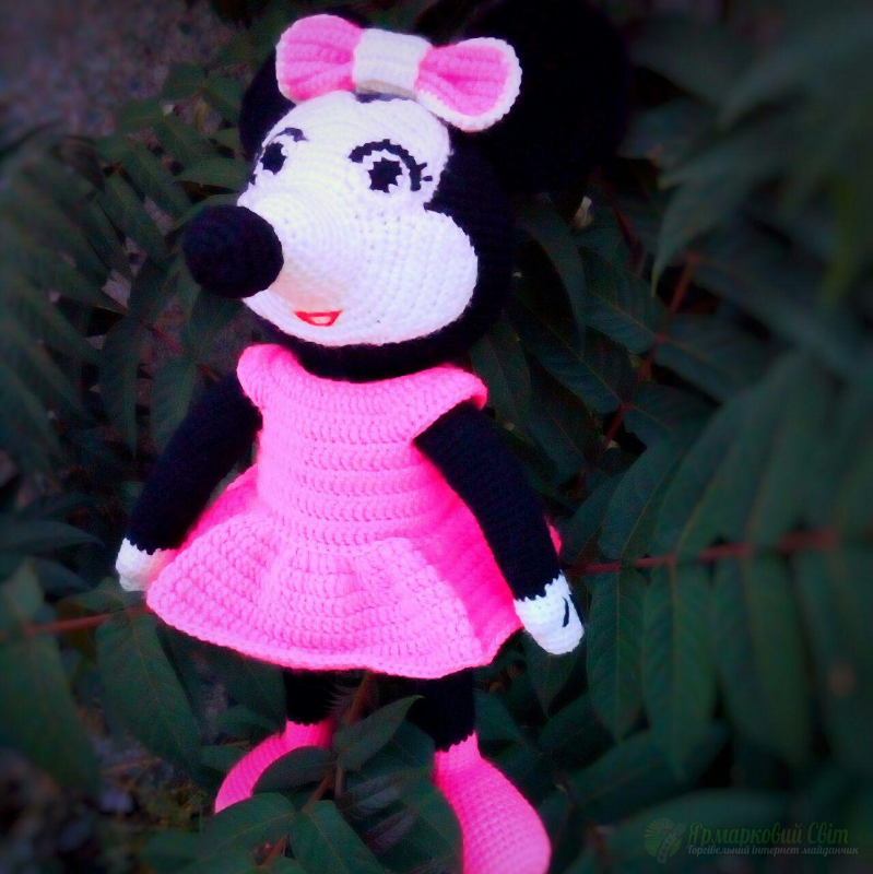 <div style=margin-left:10px><h1>Минни Маус</h1><p><a href="/catalog/igrushki/">Iграшки</a> » <a href="/catalog/igrushki/myagkie/">М'які</a></p><i class="fa fa-map-marker"></i> Днепропетровская область, Никополь<br /><br /><div class="socdata"><script src="//yastatic.net/es5-shims/0.0.2/es5-shims.min.js"></script>
                                            <script src="//yastatic.net/share2/share.js"></script>
                                            <div class="ya-share2" data-services="facebook,gplus,twitter,lj,viber,whatsapp,skype" data-counter=""></div></div>