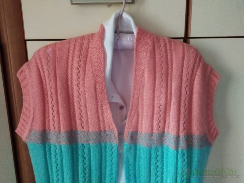 <div style=margin-left:10px><h1>Ажурний жилет</h1><p><a href="/catalog/rukodelie/">Рукоділля</a> » <a href="/catalog/rukodelie/rukodelie--obschee/">Рукоділля, загальне</a></p><i class="fa fa-map-marker"></i> Донецкая область, Мариуполь<br /><br /><div class="socdata"><script src="//yastatic.net/es5-shims/0.0.2/es5-shims.min.js"></script>
                                            <script src="//yastatic.net/share2/share.js"></script>
                                            <div class="ya-share2" data-services="facebook,gplus,twitter,lj,viber,whatsapp,skype" data-counter=""></div></div>