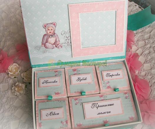 <div style=margin-left:10px><h1>Мамины сокровища</h1><p><a href="/catalog/podarki--suveniry/">Подарунки, сувеніри</a> » <a href="/catalog/podarki--suveniry/podarki/">Подарунки</a></p><i class="fa fa-map-marker"></i> Донецкая область, Мангуш<br /><br /><div class="socdata"><script src="//yastatic.net/es5-shims/0.0.2/es5-shims.min.js"></script>
                                            <script src="//yastatic.net/share2/share.js"></script>
                                            <div class="ya-share2" data-services="facebook,gplus,twitter,lj,viber,whatsapp,skype" data-counter=""></div></div>