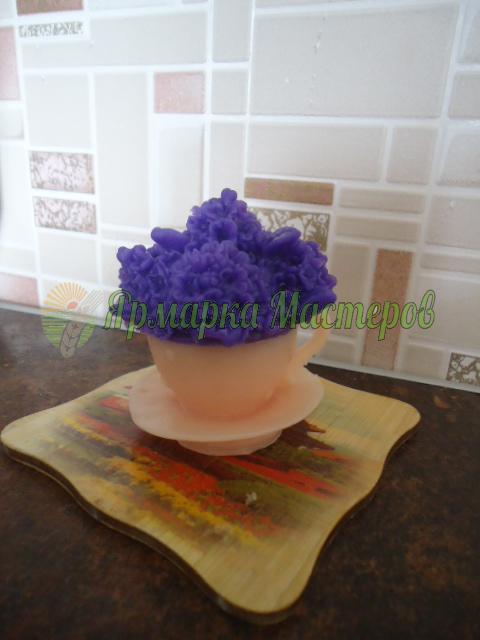 <div style=margin-left:10px><h1>Мыло "Сирень в чашке"</h1><p><a href="/catalog/podarki--suveniry/">Подарунки, сувеніри</a> » <a href="/catalog/podarki--suveniry/mylo/">Мило</a></p><i class="fa fa-map-marker"></i> Херсонская область, Херсон<br /><br /><div class="socdata"><script src="//yastatic.net/es5-shims/0.0.2/es5-shims.min.js"></script>
                                            <script src="//yastatic.net/share2/share.js"></script>
                                            <div class="ya-share2" data-services="facebook,gplus,twitter,lj,viber,whatsapp,skype" data-counter=""></div></div>