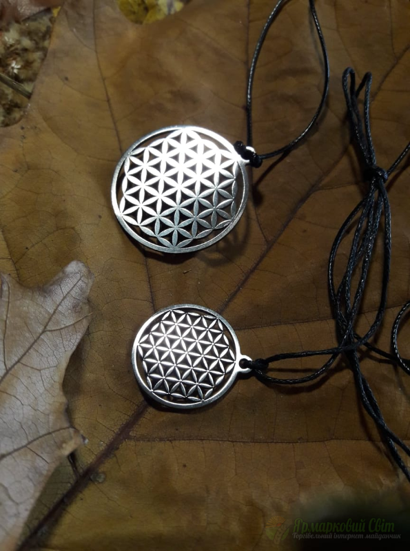 <div style=margin-left:10px><h1>Цветок жизни амулет кулон оберег йога веды </h1><p><a href="/catalog/bijuteriya/">Біжутерія</a> » <a href="/catalog/bijuteriya/kulony/">Кулони</a></p><i class="fa fa-map-marker"></i> Кировоградская область, Кировоград<br /><br /><div class="socdata"><script src="//yastatic.net/es5-shims/0.0.2/es5-shims.min.js"></script>
                                            <script src="//yastatic.net/share2/share.js"></script>
                                            <div class="ya-share2" data-services="facebook,gplus,twitter,lj,viber,whatsapp,skype" data-counter=""></div></div>