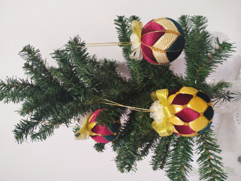 <div style=margin-left:10px><h1>новорічні прикраси</h1><p><a href="/catalog/podarki--suveniry/">Подарунки, сувеніри</a> » <a href="/catalog/podarki--suveniry/podarki/">Подарунки</a></p><i class="fa fa-map-marker"></i> Ивано-Франковская область, Коломыя<br /><br /><div class="socdata"><script src="//yastatic.net/es5-shims/0.0.2/es5-shims.min.js"></script>
                                            <script src="//yastatic.net/share2/share.js"></script>
                                            <div class="ya-share2" data-services="facebook,gplus,twitter,lj,viber,whatsapp,skype" data-counter=""></div></div>