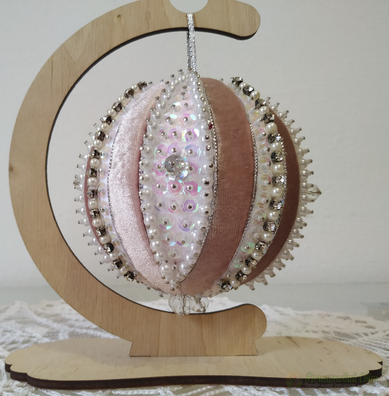 <div style=margin-left:10px><h1>новорічні прикраси</h1><p><a href="/catalog/podarki--suveniry/">Подарунки, сувеніри</a> » <a href="/catalog/podarki--suveniry/podarki/">Подарунки</a></p><i class="fa fa-map-marker"></i> Ивано-Франковская область, Коломыя<br /><br /><div class="socdata"><script src="//yastatic.net/es5-shims/0.0.2/es5-shims.min.js"></script>
                                            <script src="//yastatic.net/share2/share.js"></script>
                                            <div class="ya-share2" data-services="facebook,gplus,twitter,lj,viber,whatsapp,skype" data-counter=""></div></div>