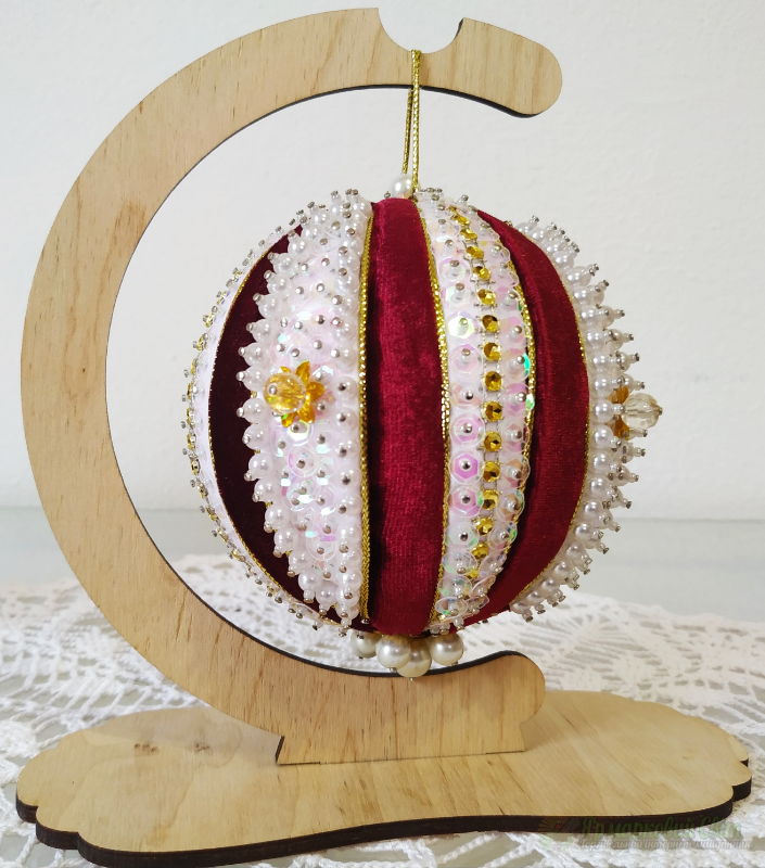 <div style=margin-left:10px><h1>новорічні прикраси</h1><p><a href="/catalog/podarki--suveniry/">Подарунки, сувеніри</a> » <a href="/catalog/podarki--suveniry/podarki/">Подарунки</a></p><i class="fa fa-map-marker"></i> Ивано-Франковская область, Коломыя<br /><br /><div class="socdata"><script src="//yastatic.net/es5-shims/0.0.2/es5-shims.min.js"></script>
                                            <script src="//yastatic.net/share2/share.js"></script>
                                            <div class="ya-share2" data-services="facebook,gplus,twitter,lj,viber,whatsapp,skype" data-counter=""></div></div>