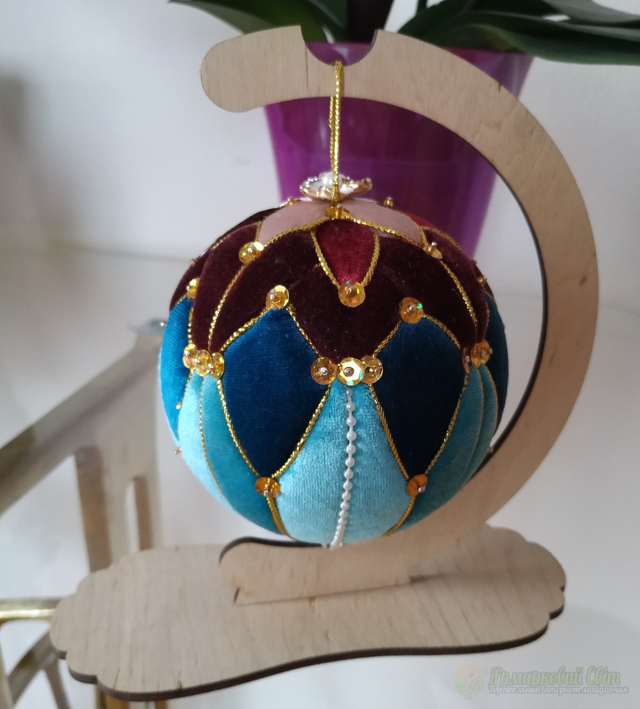 <div style=margin-left:10px><h1>Новорічні прикраси</h1><p><a href="/catalog/ukrasheniya/">Прикраси</a> » <a href="/catalog/ukrasheniya/podarki/">Подарунки</a></p><i class="fa fa-map-marker"></i> Ивано-Франковская область, Коломыя<br /><br /><div class="socdata"><script src="//yastatic.net/es5-shims/0.0.2/es5-shims.min.js"></script>
                                            <script src="//yastatic.net/share2/share.js"></script>
                                            <div class="ya-share2" data-services="facebook,gplus,twitter,lj,viber,whatsapp,skype" data-counter=""></div></div>