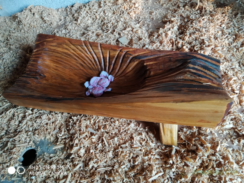 <div style=margin-left:10px><h1>Конфетница,ваза для фруктов</h1><p><a href="/catalog/dekor/">Декор</a> » <a href="/catalog/dekor/drugoe/">Iнше</a></p><i class="fa fa-map-marker"></i> Киевская область, Бородянка<br /><br /><div class="socdata"><script src="//yastatic.net/es5-shims/0.0.2/es5-shims.min.js"></script>
                                            <script src="//yastatic.net/share2/share.js"></script>
                                            <div class="ya-share2" data-services="facebook,gplus,twitter,lj,viber,whatsapp,skype" data-counter=""></div></div>