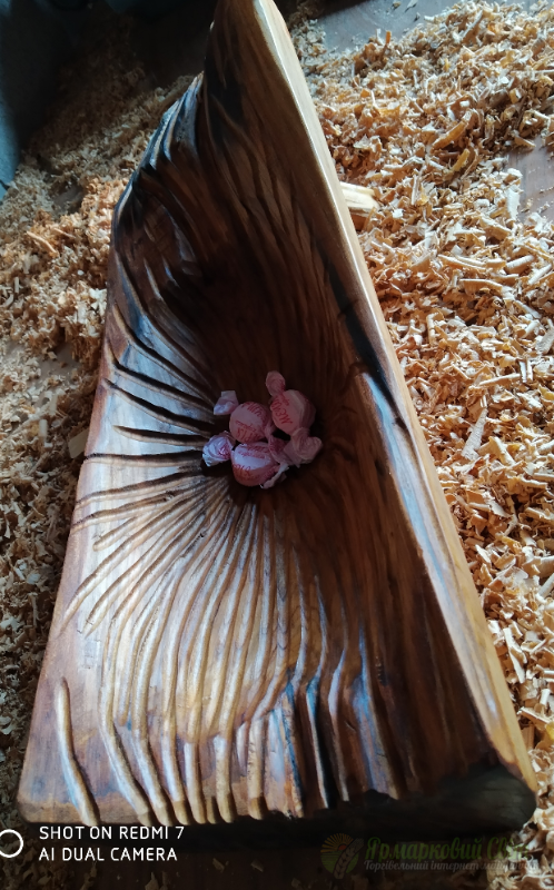 <div style=margin-left:10px><h1>Конфетница,ваза для фруктов</h1><p><a href="/catalog/dekor/">Декор</a> » <a href="/catalog/dekor/drugoe/">Iнше</a></p><i class="fa fa-map-marker"></i> Киевская область, Бородянка<br /><br /><div class="socdata"><script src="//yastatic.net/es5-shims/0.0.2/es5-shims.min.js"></script>
                                            <script src="//yastatic.net/share2/share.js"></script>
                                            <div class="ya-share2" data-services="facebook,gplus,twitter,lj,viber,whatsapp,skype" data-counter=""></div></div>