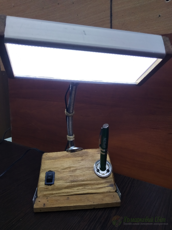 <div style=margin-left:10px><h1>Настільна лампа ,,Воллі"</h1><p><a href="/catalog/dekor/">Декор</a> » <a href="/catalog/dekor/drugoe/">Iнше</a></p><i class="fa fa-map-marker"></i> Киевская область, Бородянка<br /><br /><div class="socdata"><script src="//yastatic.net/es5-shims/0.0.2/es5-shims.min.js"></script>
                                            <script src="//yastatic.net/share2/share.js"></script>
                                            <div class="ya-share2" data-services="facebook,gplus,twitter,lj,viber,whatsapp,skype" data-counter=""></div></div>