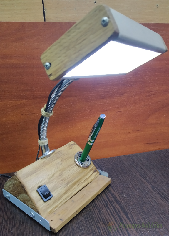 <div style=margin-left:10px><h1>Настільна лампа ,,Воллі"</h1><p><a href="/catalog/dekor/">Декор</a> » <a href="/catalog/dekor/drugoe/">Iнше</a></p><i class="fa fa-map-marker"></i> Киевская область, Бородянка<br /><br /><div class="socdata"><script src="//yastatic.net/es5-shims/0.0.2/es5-shims.min.js"></script>
                                            <script src="//yastatic.net/share2/share.js"></script>
                                            <div class="ya-share2" data-services="facebook,gplus,twitter,lj,viber,whatsapp,skype" data-counter=""></div></div>