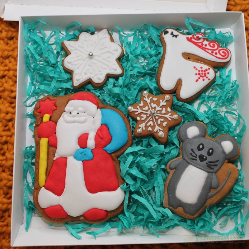 <div style=margin-left:10px><h1>Імбирні пряники на замовлення</h1><p><a href="/catalog/ukrasheniya/">Прикраси</a> » <a href="/catalog/ukrasheniya/podarki/">Подарунки</a></p><i class="fa fa-map-marker"></i> Днепропетровская область, Днепропетровск<br /><br /><div class="socdata"><script src="//yastatic.net/es5-shims/0.0.2/es5-shims.min.js"></script>
                                            <script src="//yastatic.net/share2/share.js"></script>
                                            <div class="ya-share2" data-services="facebook,gplus,twitter,lj,viber,whatsapp,skype" data-counter=""></div></div>